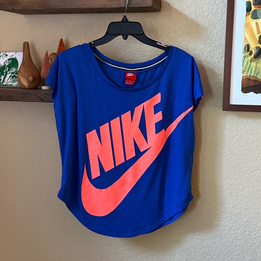 Nike Women’s Logo Swoosh Muscle Tee